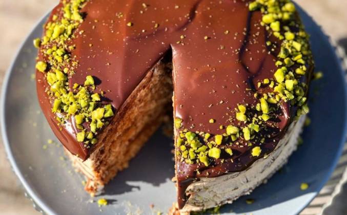 Карамельный торт с грецкими орехами рецепт