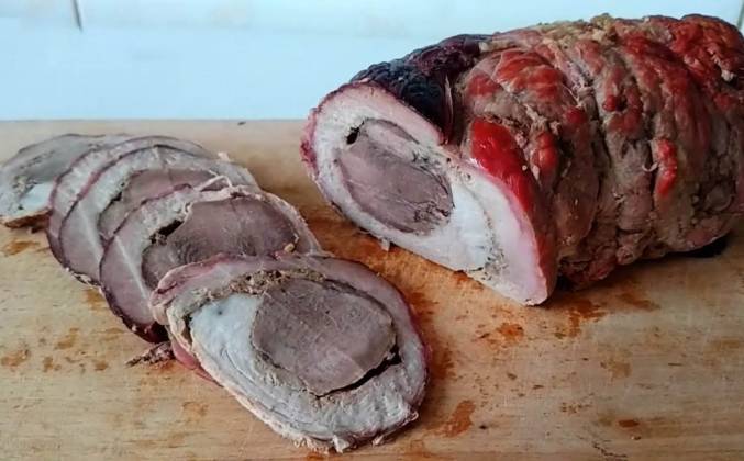 Мясной рулет из свинины в духовке рецепт