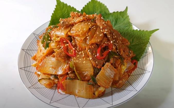 Кимчи жареная со свининой Поккым Паб рецепт