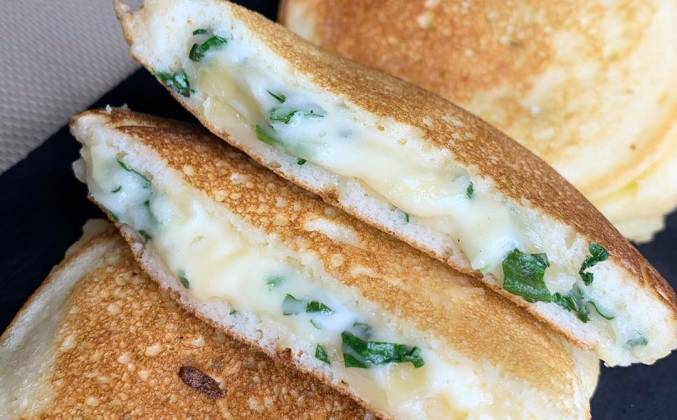 Творожные оладьи с сыром и зеленью рецепт