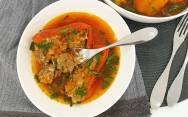 рецепт Перец фаршированный рисом, морковью, помидорами и томатным соком