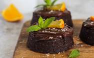 рецепт Шоколадные пирожные с финиками без сахара с грецкими орехами