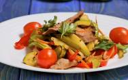 Теплый салат с телятиной и овощами