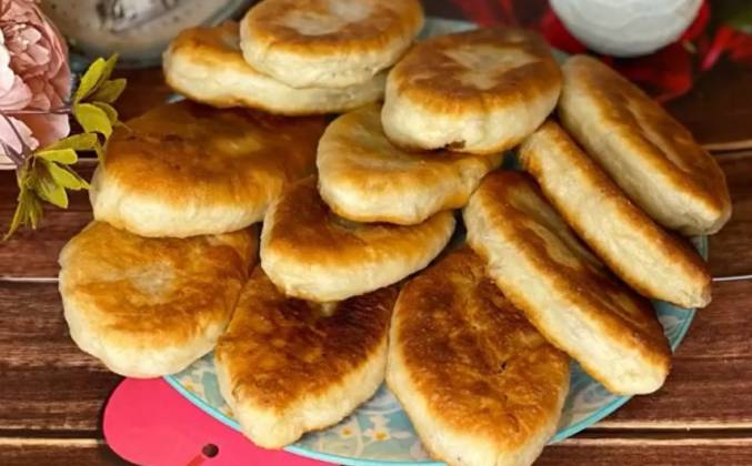 Жареные пирожки с картошкой и сосиской — рецепт с фото пошагово