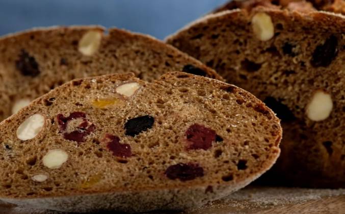 Земгальский ржаной хлеб с сухофруктами и орехами на закваске рецепт