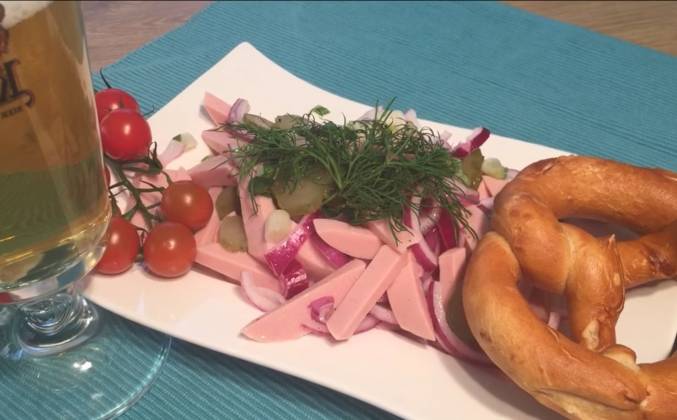 Салат Баварский с курицей и сухариками, пошаговый рецепт с фото на ккал