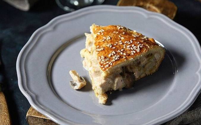 Пирог жульен с курицей и грибами рецепт