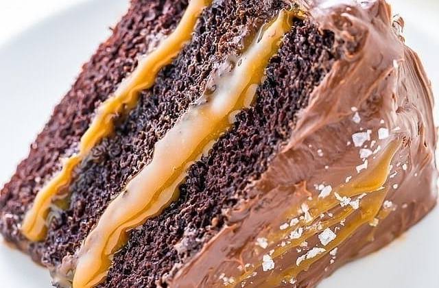 Шоколадный торт с соленой карамелью рецепт