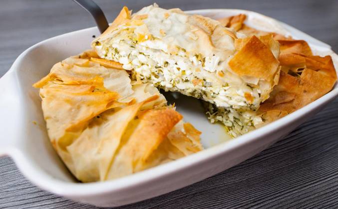Греческий пирог из сыра и теста фило Спанакопита Просто Кухня рецепт