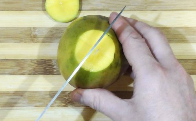 Как разрезать манго с косточкой рецепт