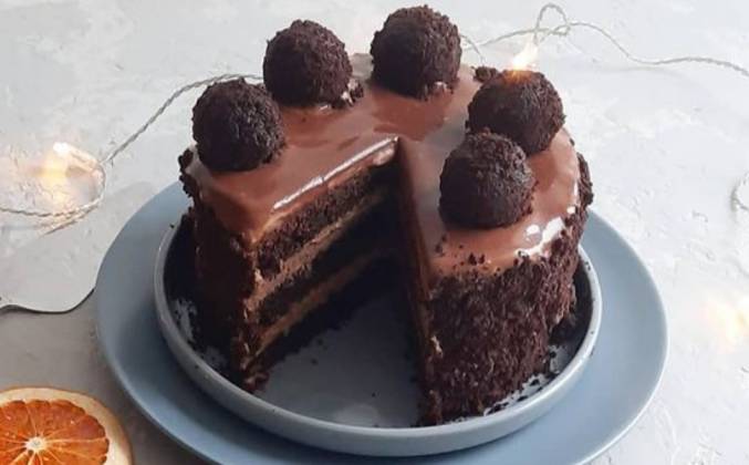 Шоколадный торт с орехами и вареной сгущенкой, рецепты с фото