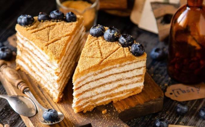 Домашний торт медовик классический со сметанным кремом рецепт