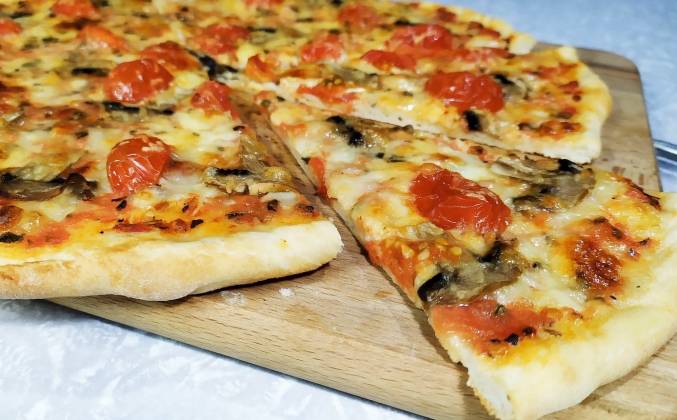 Домашняя пицца с моцареллой и грибами рецепт