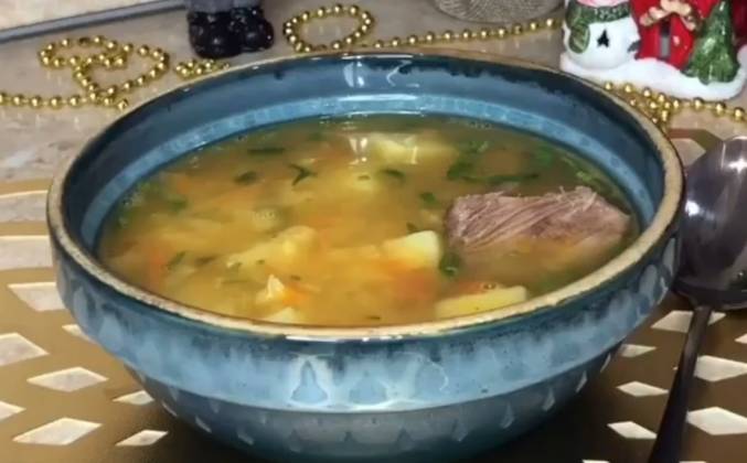 Гороховый суп с копчеными свиными ребрышками