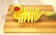 рецепт Как красиво нарезать ананас на стол