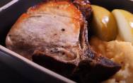 рецепт Вкусная и сочная свиная корейка в духовке