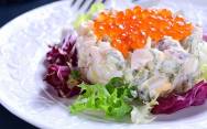 рецепт Салат кальмары с яйцом, огурцом и луком