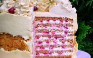 рецепт Медовый торт со сметаной и клюквой
