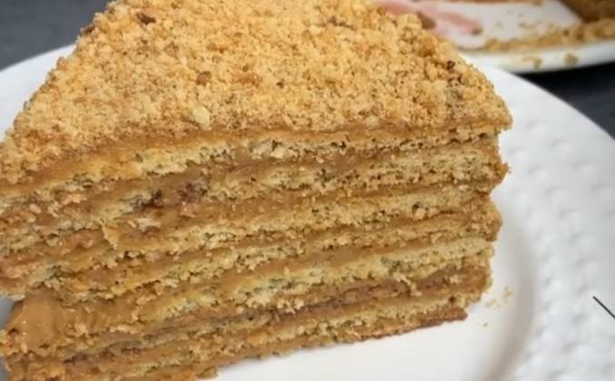 Торт «Медовый бисквит» со сметанным кремом - пошаговый рецепт с фото
