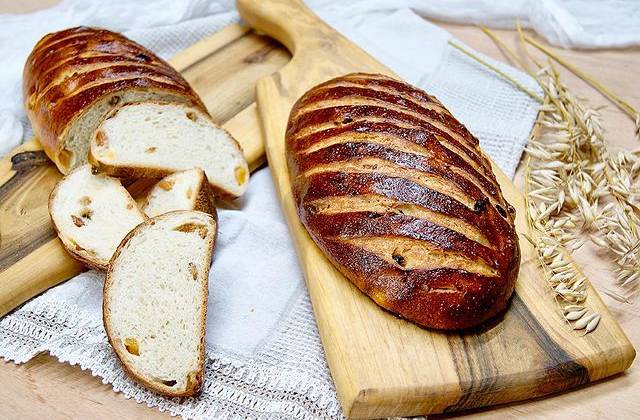 Кукурузный хлеб с изюмом и курагой рецепт