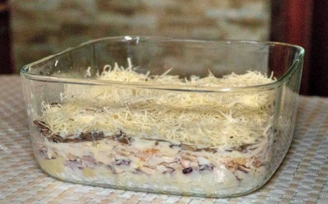 Салат с курицей, грибами и сыром - пошаговый рецепт с фото на пластиковыеокнавтольятти.рф