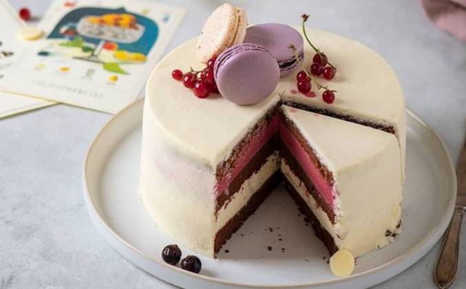 Шокладный торт с ягодным муссом рецепт