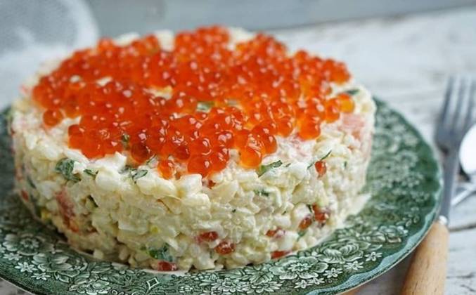 Салат с красной рыбой и креветками - пошаговый рецепт с фото на уральские-газоны.рф