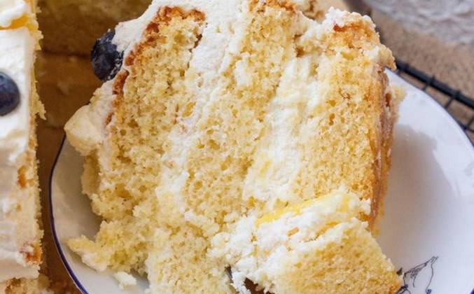 Ананасовый бисквитный торт и взбитыми сливками рецепт