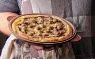 рецепт Пицца с ростбифом, оливками и сыром брынза
