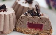 рецепт Шоколадное пирожное с орехами и мармеладом