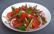 рецепт Салат с баклажанами, помидорами и луком