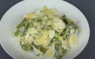 рецепт Салат с зеленой фасолью, яйцом	и грибами шампиньонами