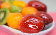 рецепт Стеклянные ягоды и фрукты в карамели в домашних условиях