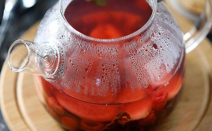 Имбирный напиток из малины, смородины и вишни рецепт