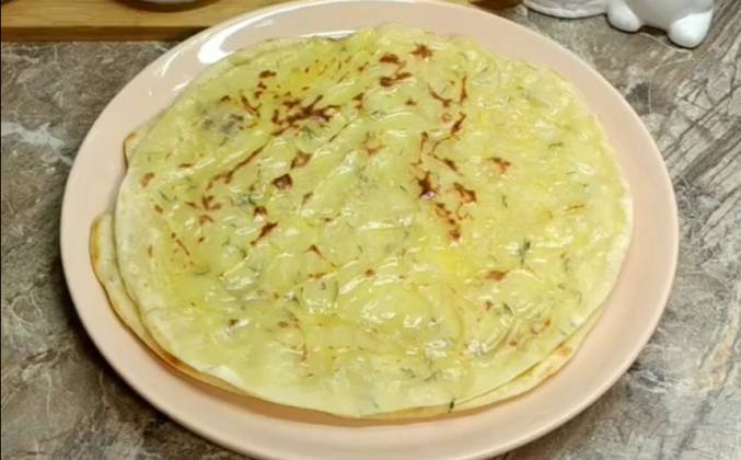 Просто кухня хычины с картошкой и сыром на сковороде