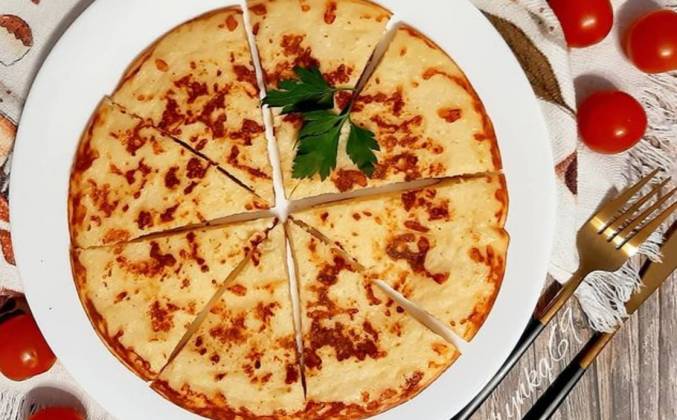Ленивый хачапури на сковороде с сыром и творогом на молоке