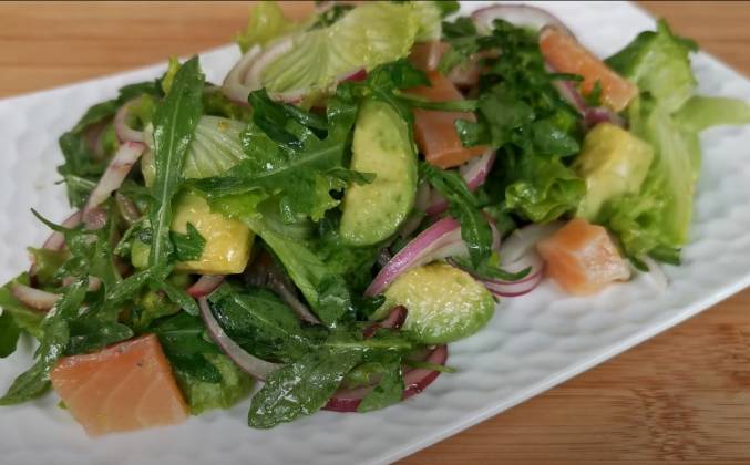 Салат с авокадо и красной рыбой рецепт фото пошагово и видео