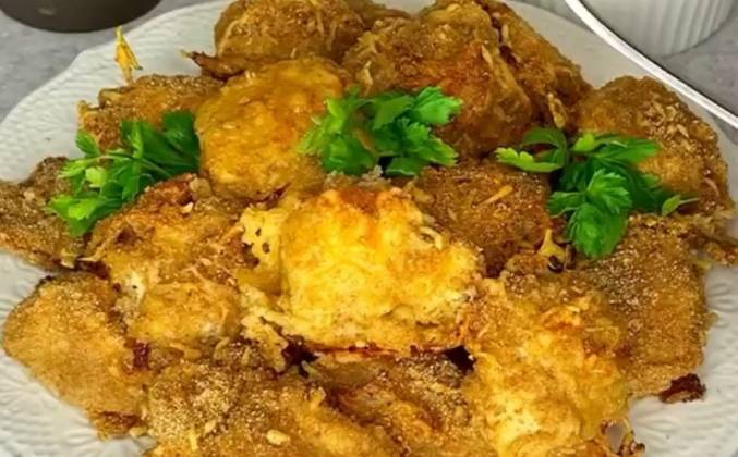 Домашние куриные наггетсы с сыром и сухарями на сковороде рецепт