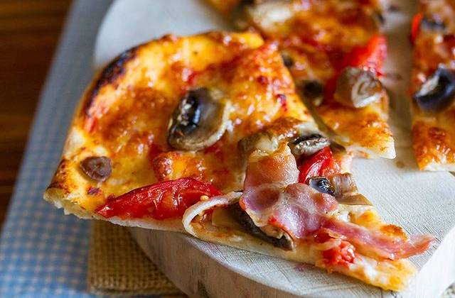 Как приготовить Мини пиццы с грибами и курицей рецепт пошагово