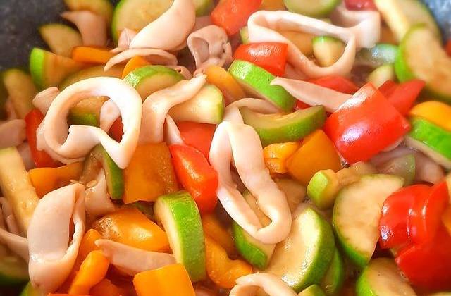 Кальмары с овощами в соусе терияки рецепт