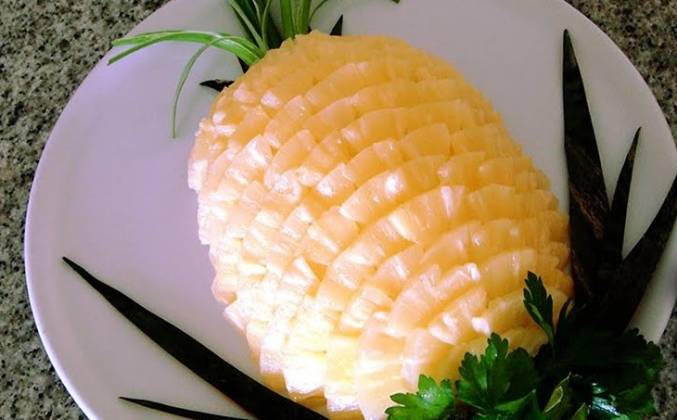 Рецепт праздничного салата с ананасом и курицей