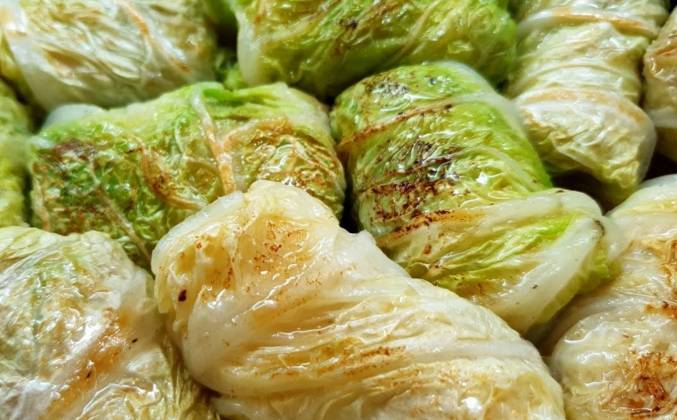 Голубцы из пекинской капусты — лучшие рецепты в кастрюле, духовке, на сковороде