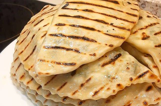 Хычины по-кабардински «Дэлен» с картофелем и сыром – пошаговый рецепт приготовления с фото