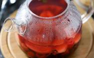 рецепт Имбирный напиток из малины, смородины и вишни