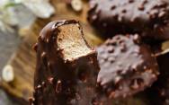 рецепт Мороженое шоколадное эскимо с орехами