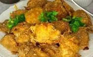 рецепт Домашние куриные наггетсы с сыром и сухарями на сковороде