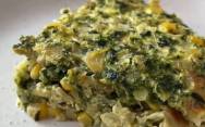 рецепт Запеканка из капусты, шпината и кукурузы на сметане в духовке
