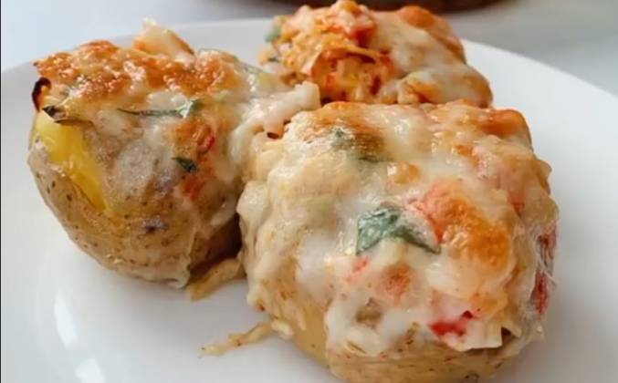 Крошка картошка с сыром и крабовыми палочками в духовке рецепт