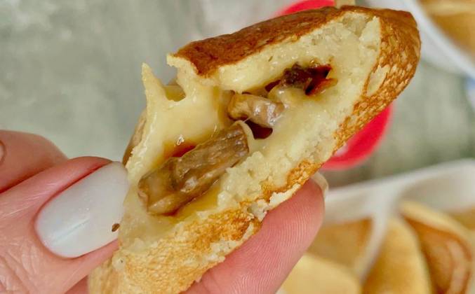 Катаеф блинчики с грибами, луком и сыром рецепт