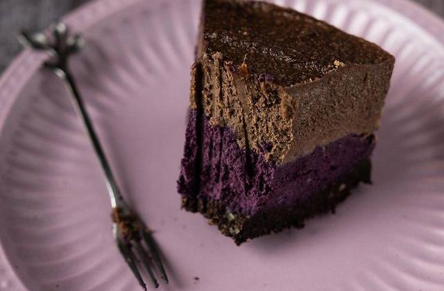Веганский торт из кешью, черники и фиников рецепт